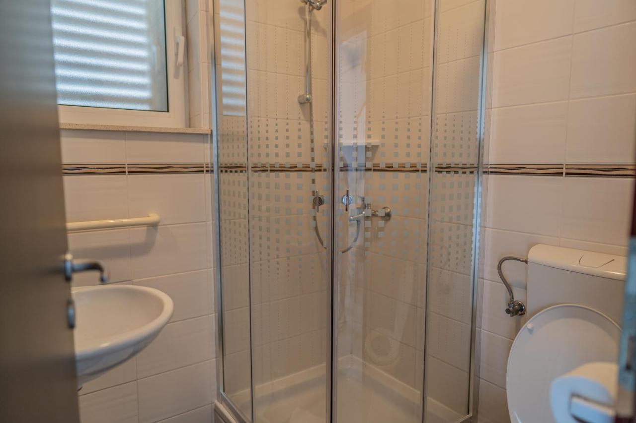 Guesthouse Kamarin Помена Экстерьер фото