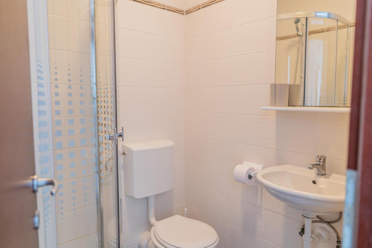 Guesthouse Kamarin Помена Экстерьер фото